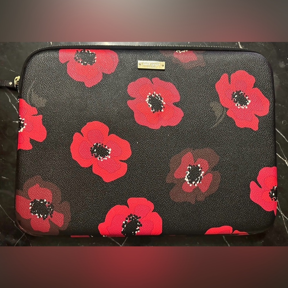 Kate Spade poppy zippered, padded laptop sleeve case for 13/13.3-inch computer.